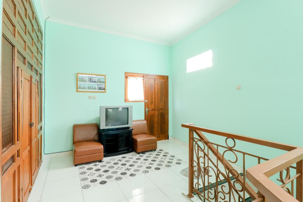 Griya 90Tr Syariah Hotel Ngaglik Exterior photo
